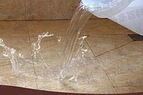 前郭尔罗斯漏水维修 免砸砖防水材料该如何施工